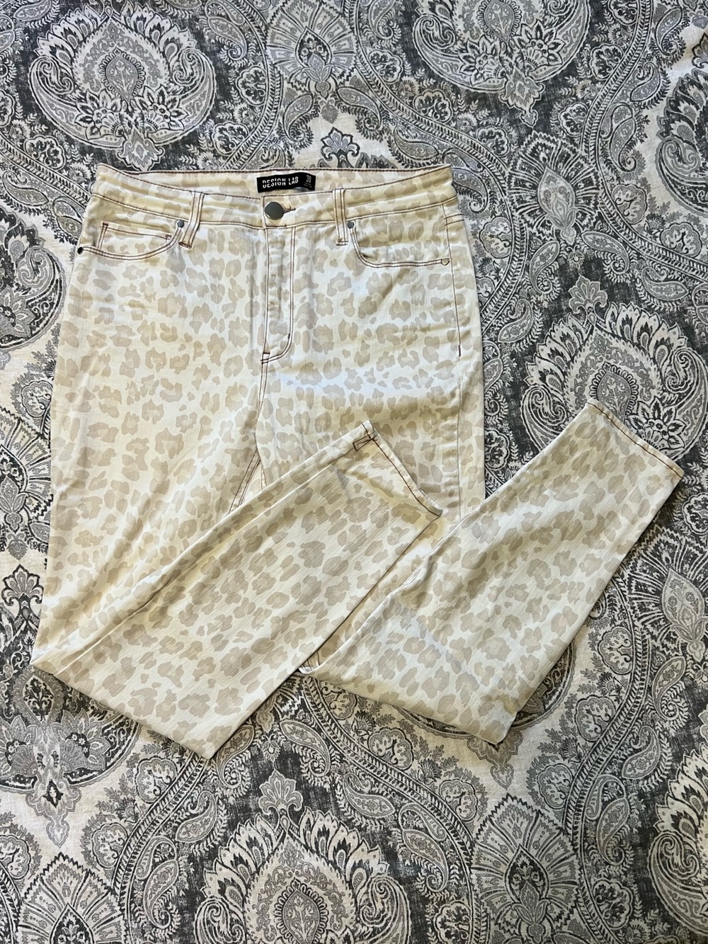 069 - Design Lab Beige Leopard Skinny Jeans